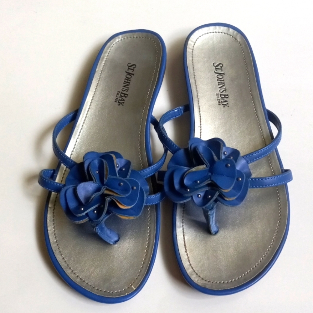 ST JOHNS BAY BLUE FLOWER SANDALS